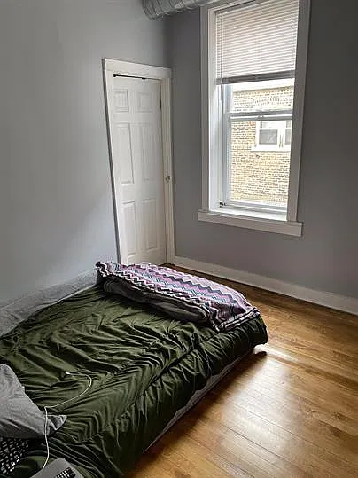 4558 S Justine St - 2R — Photo 3
