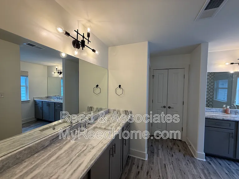 1080 Blythe St — Photo 17
