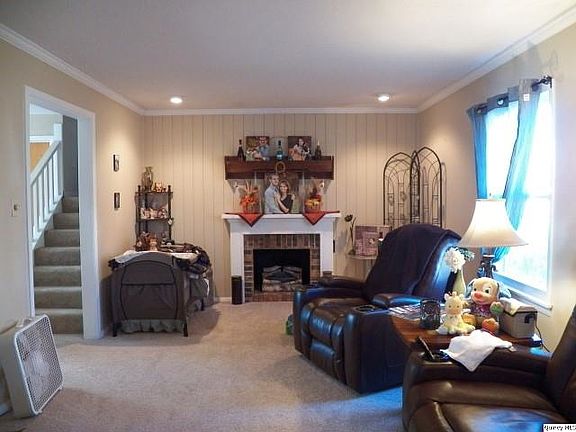 2nd image of 109 S Elm St