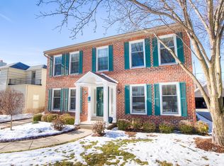 2469 N 96th St, Wauwatosa, WI 53226