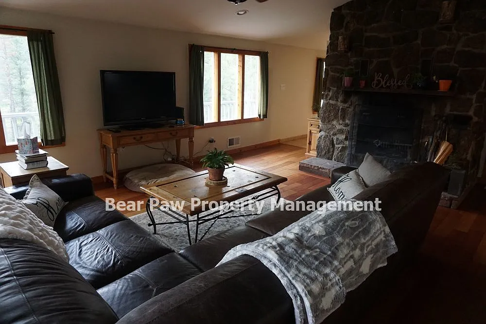 4 bed, 2.0 bath, $3,500 — Photo 4