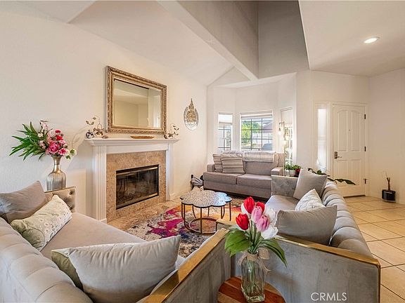 4th image of 985 Brandon Ave