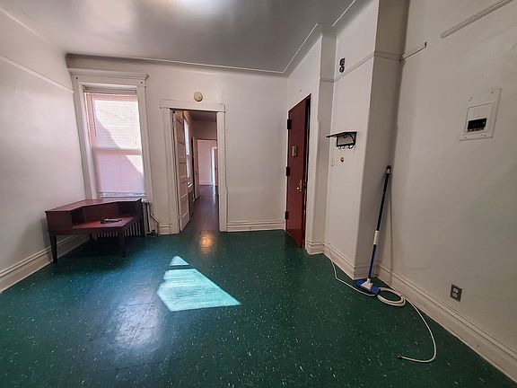 3rd image of 3015 42nd St APT 3