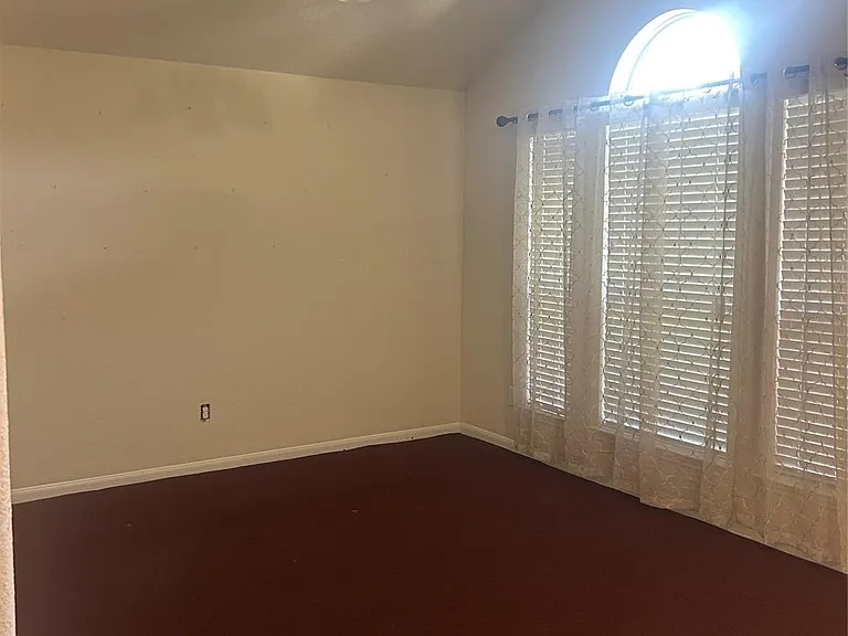 8407 N Broadleaf Ave — Photo 4