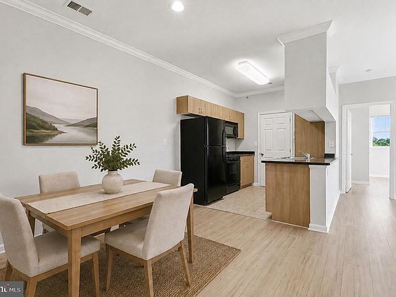 3rd image of 19611 Galway Bay Cir APT 402
