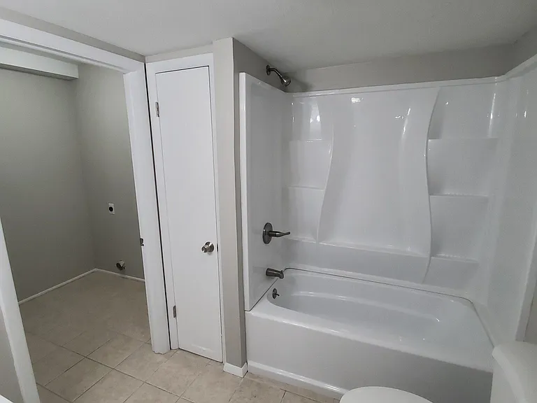 1352 Warpath Dr #6 — Photo 8