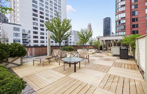 Rented by Level Group | media 52