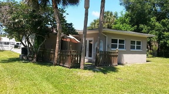 4th image of 1185 N Country Club Dr
