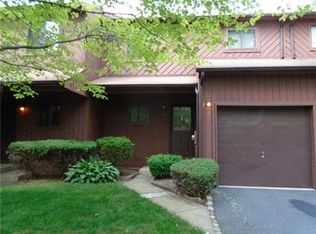 9 Iris Ct, Edison, NJ 08820