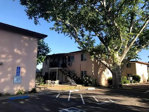 1015 Arcade Blvd Photo 1