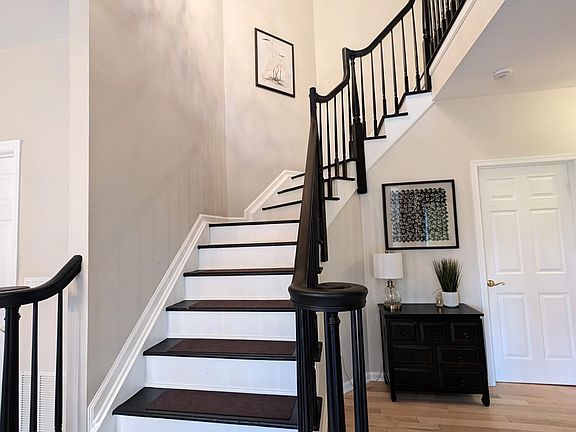 5th image of 107 Whitlock Court