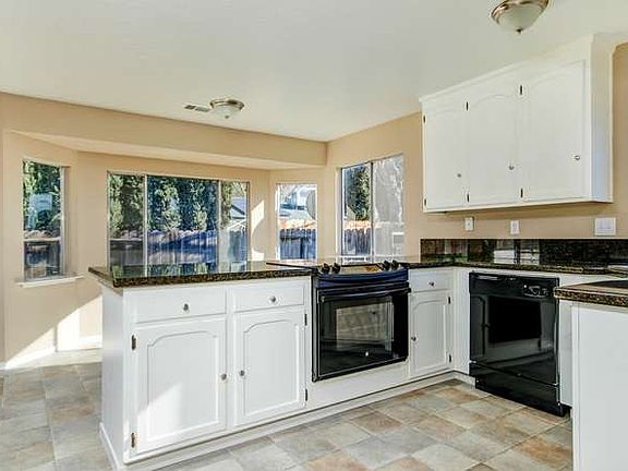 3rd image of 850 Tarrogana Dr
