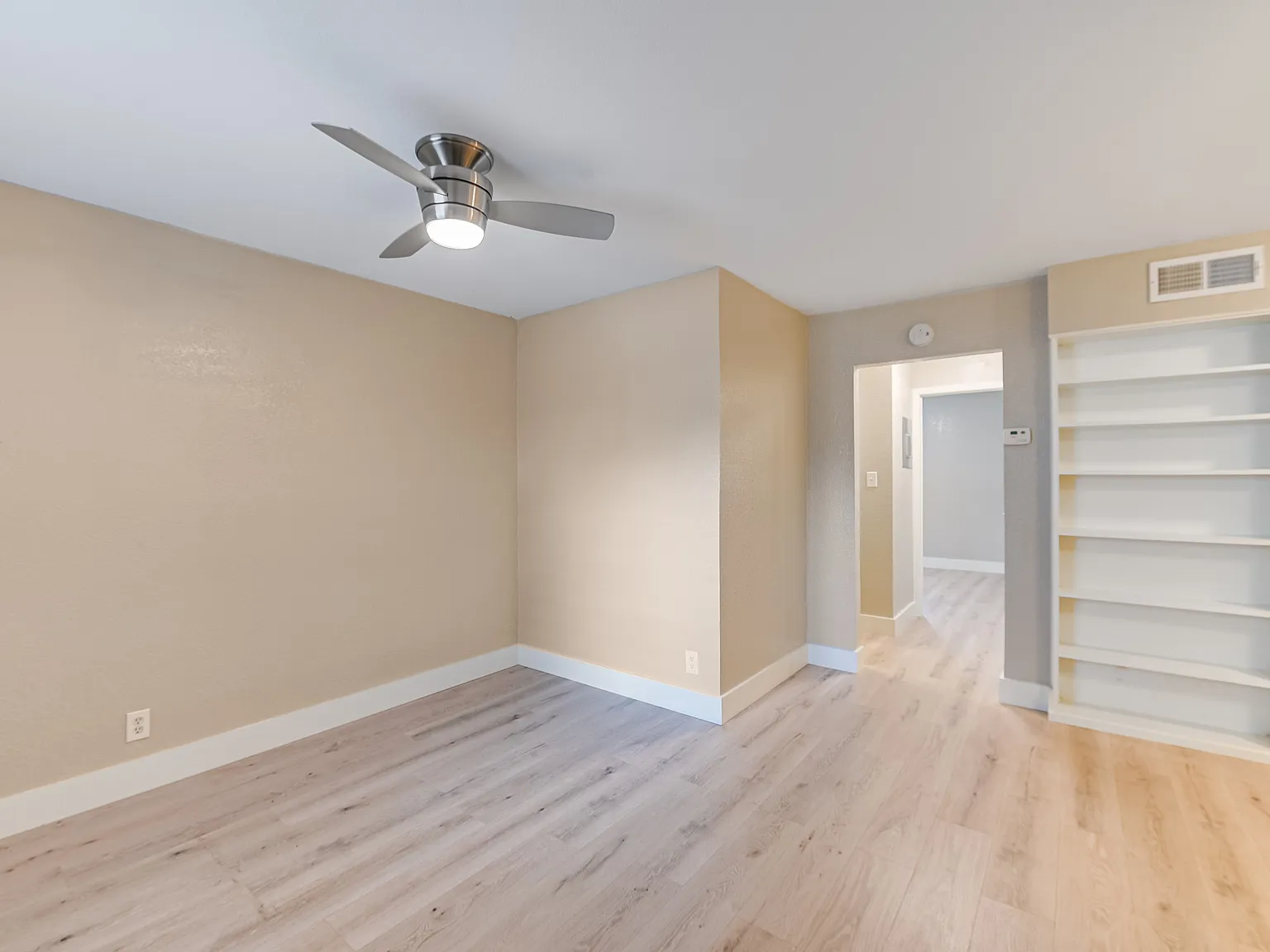 2 bed, 800 sqft, $1,355 — Photo 3