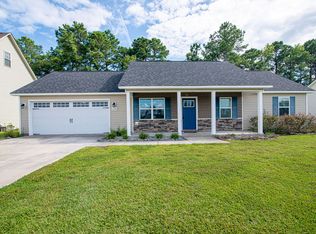 258 Breakwater Dr, Sneads Ferry, NC 28460