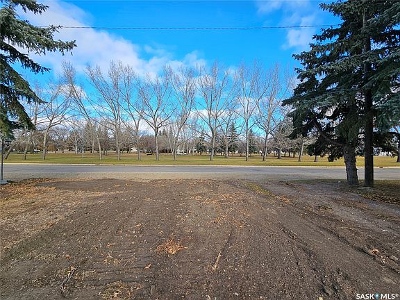 4th image of 132 6th Avenue E