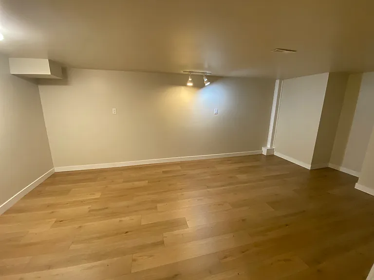 40 Laurier Cres #BASEMENT — Photo 11