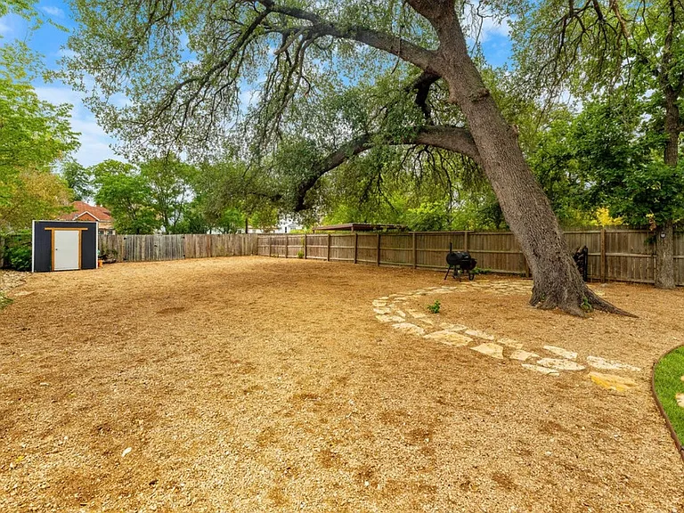 1018 Burnet St — Photo 32