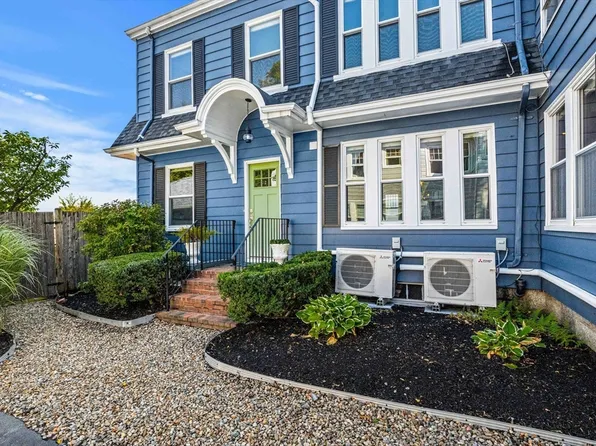 13 Saltonstall Pkwy #2, Salem, MA 01970