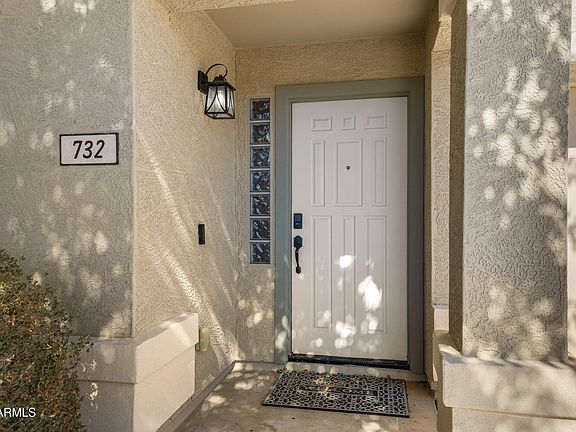 3rd image of 732 W CEDAR TREE Drive