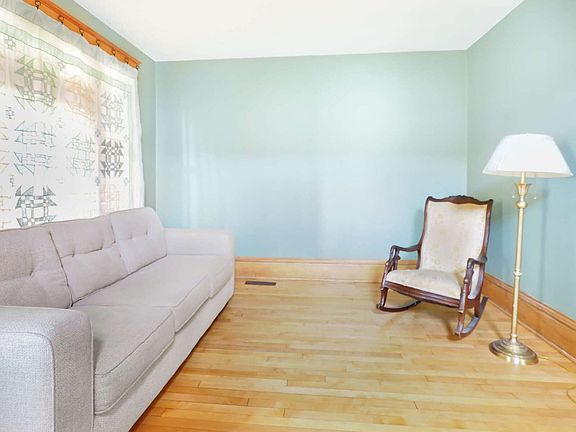 2nd image of 1182 Woodbridge St