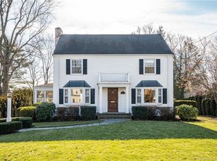 73 Rockledge Dr, West Hartford, CT 06107