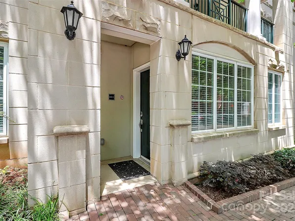 300 W 5th St APT 3, Charlotte, NC 28202