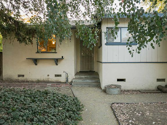 5th image of 2631 S Court St
