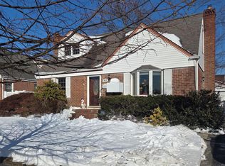 912 Oaks Drive, Franklin Square, NY 11010