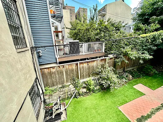 Rented by Pear NYC LLC | media 13