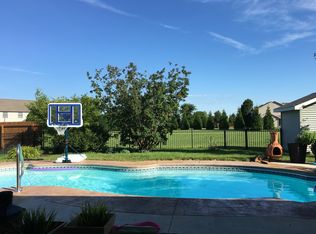 511 Hawthorne Dr, Saint Joseph, IL