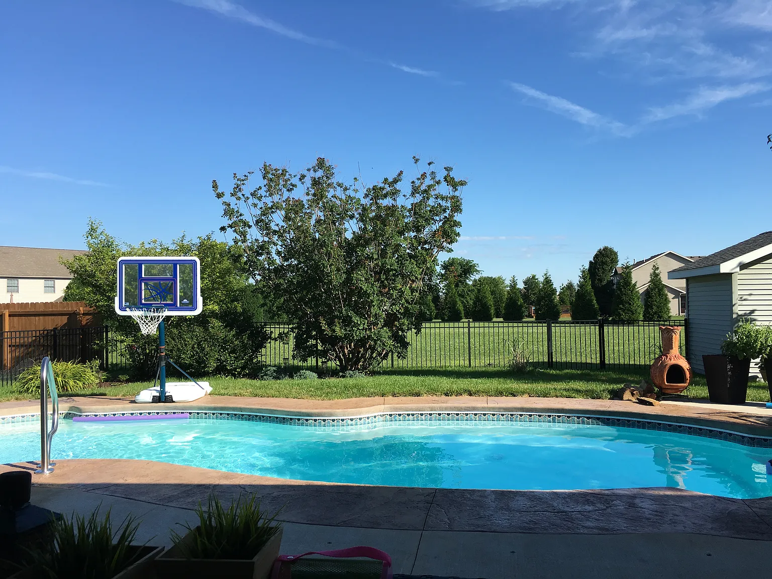 511 Hawthorne Dr photo 1