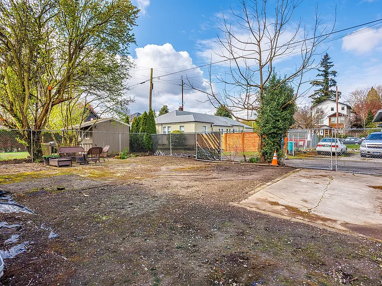 4313 N Kerby Ave — Photo 36