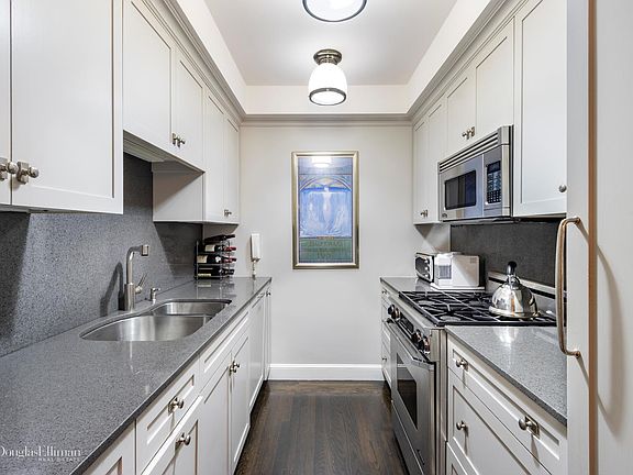 3rd image of 2 Beekman Pl APT 8E