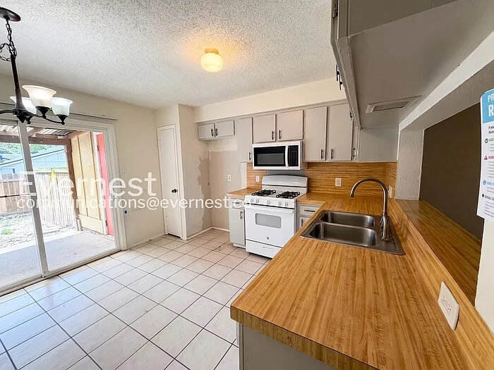 204 W William Cannon Dr #B — Photo 3
