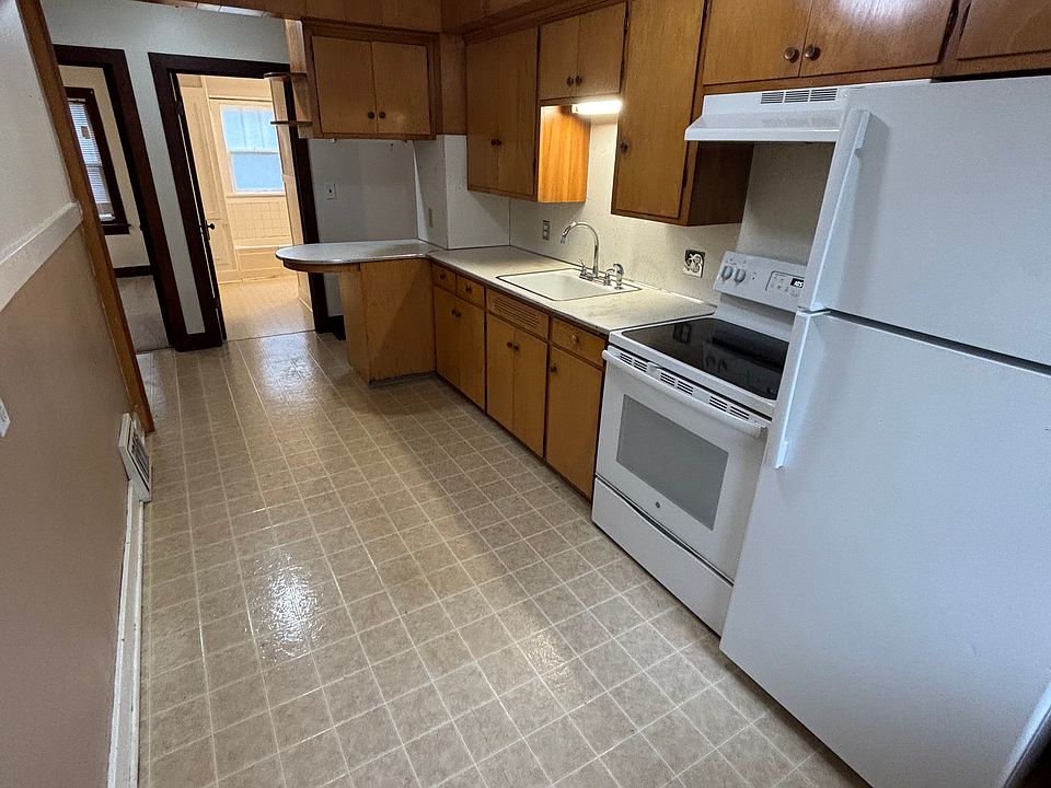 2nd image of 433 W 8th Ave