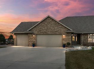 7135 Valley View Cir, Brookings, SD 57006
