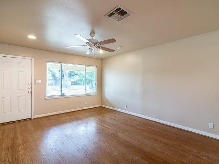 9718 Pine Lake Dr — Photo 11