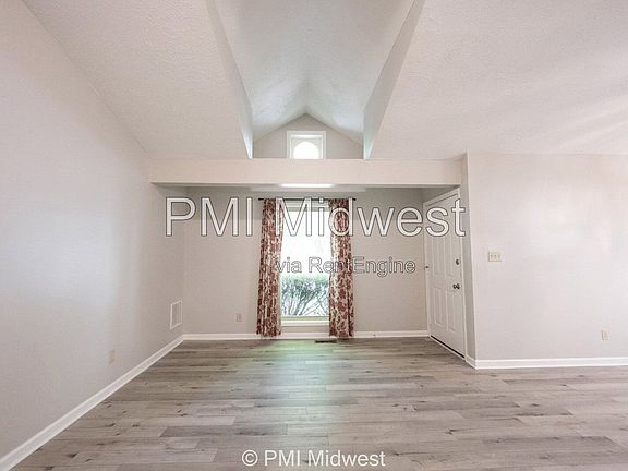 3rd image of 120 E King St