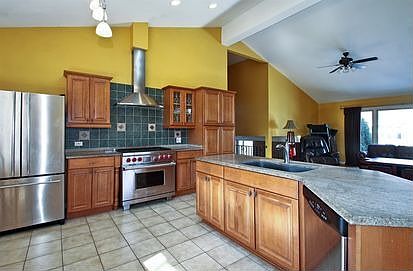 5th image of 3927 Enfield Ave