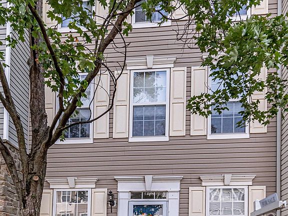 2nd image of 21782 Kelsey Sq