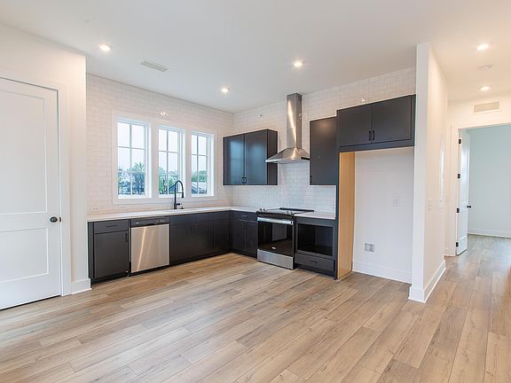 5th image of 120 Beardon Cir SE Unit 2