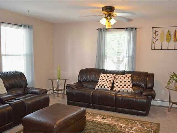 5th image of 104 W Clifford St