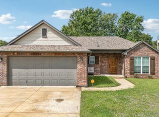 1136 S Javine Ave, Skiatook, OK 74070