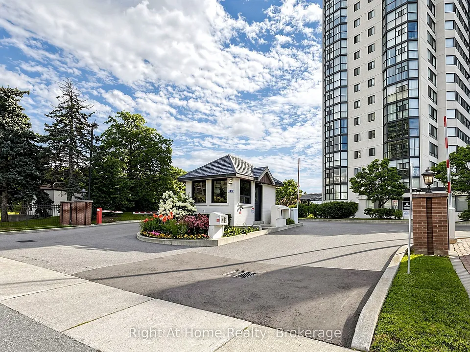 1360 Rathburn Rd E #1509