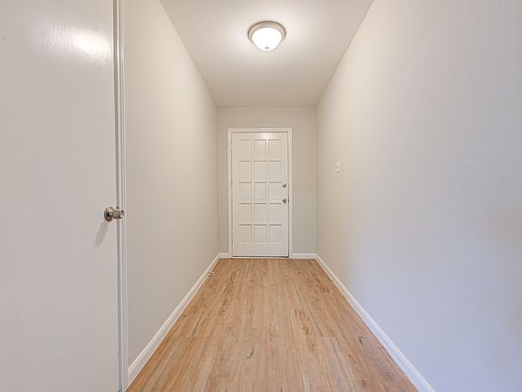 3rd image of 2035 Deerhurst Ln