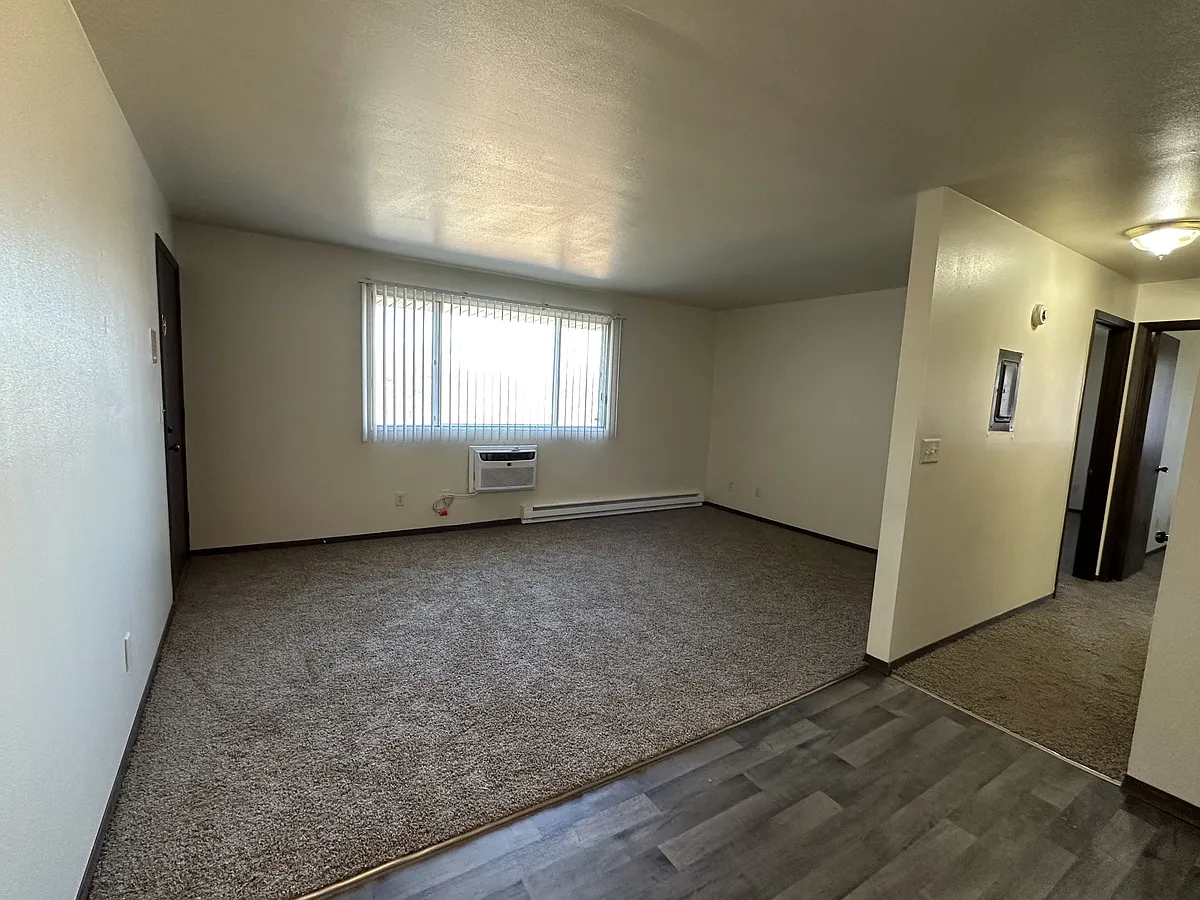 Photo 1 of 10 - 4340 Kennedy Dr #204 - Racine, WI Primary Photo - 4340 Kennedy Dr #204