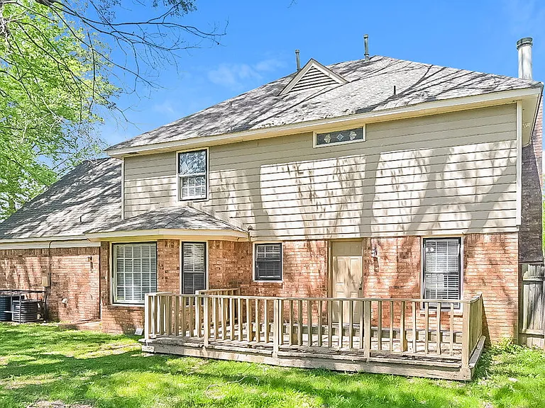 7363 Richmond Rd — Photo 17