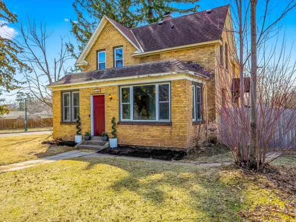 713 3rd Ave SW, Cambridge, MN 55008