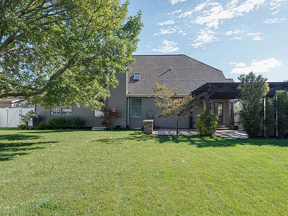 3rd image of 1345 Eagle Bluff Dr
