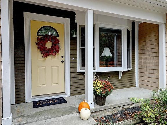 3rd image of 40 Tanglewood Dr